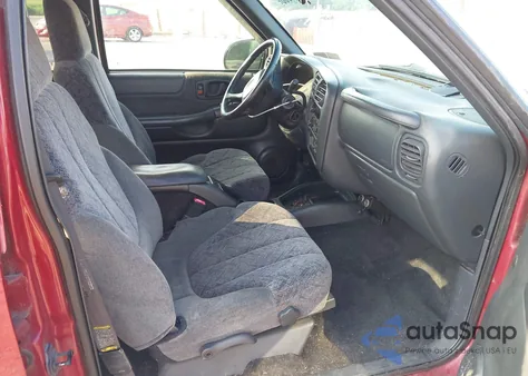 2002 Chevrolet S-10 Ls z USA, uszkodzony, nr VIN 1GCDT13W82K193777